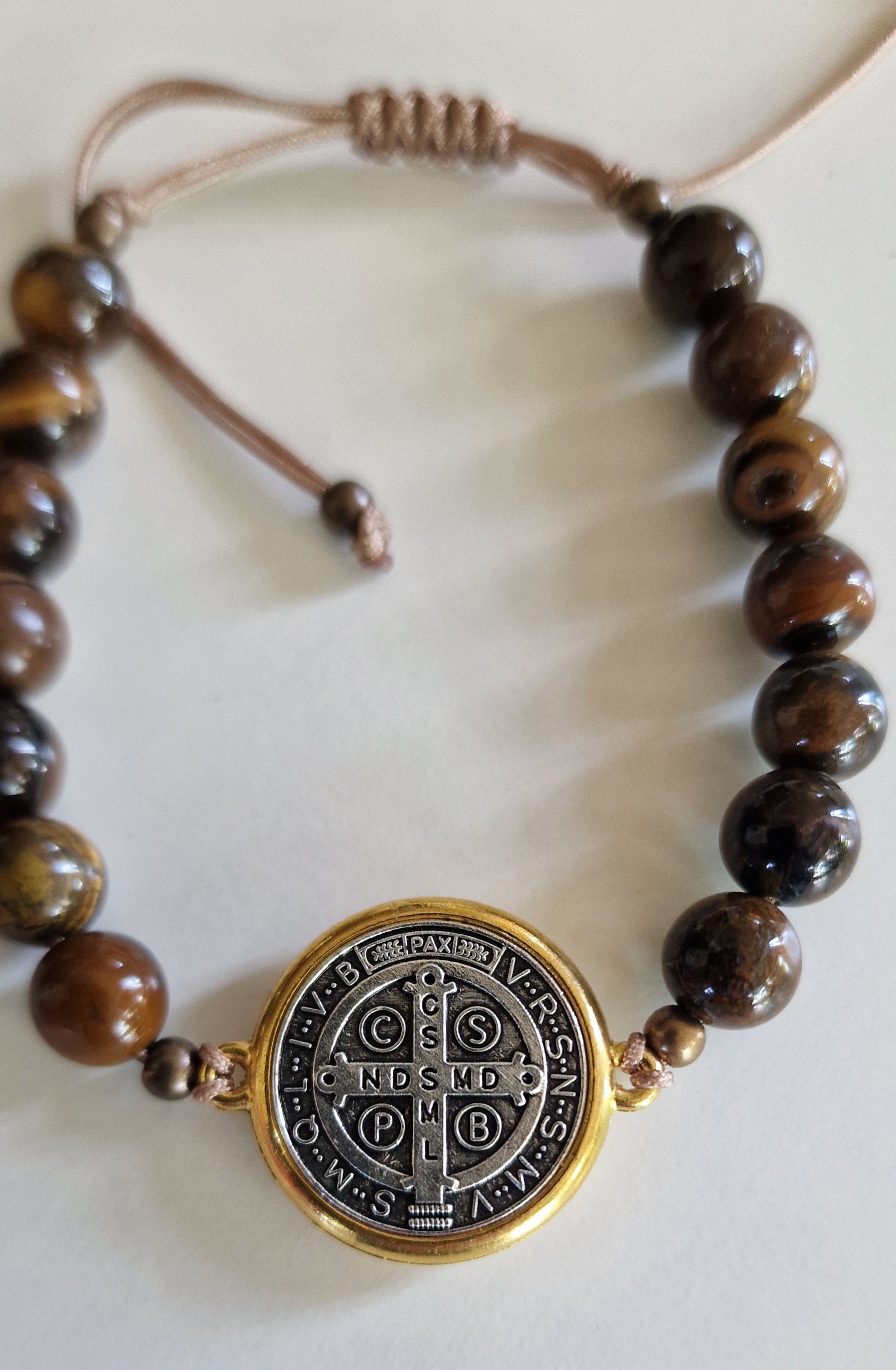 Bracelet de St Benoit brun